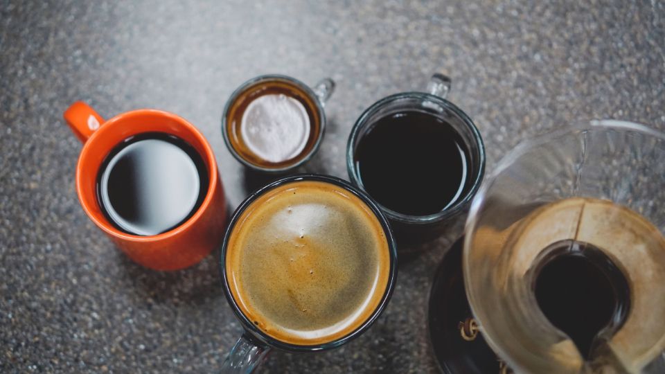 Meerdere kopjes koffie voor verschillende gebruikers
