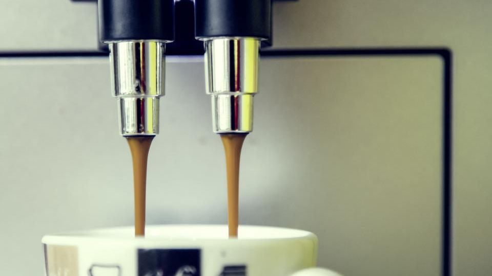 Nieuwe espressomachine klaar voor het eerste gebruik