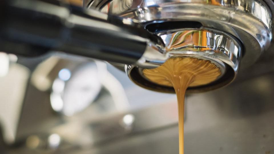Verschillende espressomachines naast elkaar